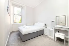 JOIVY Refined 2-Bed Flat with Classic Edinburgh Charm - Image 4
