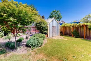 3BR home with enclosed yard, grill, W&D, fast WiFi - Image 3