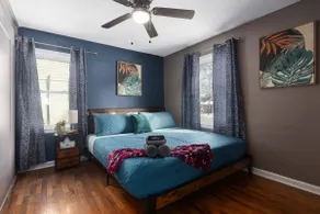 Ranch Home_Sleeps 5 w/ 2 King Beds & Pullout Couch - Image 3