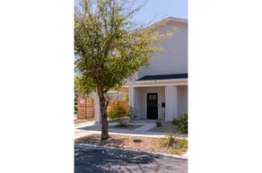 Stylish Downtown Retreat Near the Alamodome - Image 3