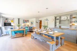 En obefläckat presenterad moderna envåningsfastighet i Brancaster - Image 2