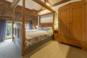 Great Barn - Image 5