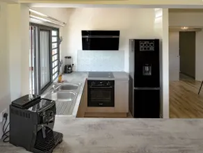 New 2BR Apartment with AC Near Lagoon & Dining - Image 4