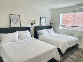 Family Suite King +3 Queen beds / Free Parking - Image 2