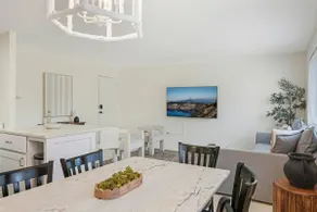 Family Suite King +3 Queen beds / Free Parking - Image 4