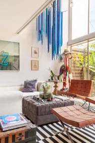 Art-FilledTownhouse with heating & AC - Image 5