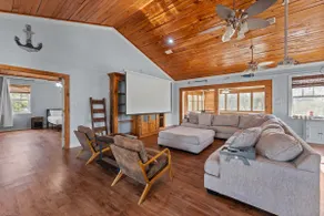 Riverfront Getaway Sleeps 12 Kayaks Game Room - Image 2