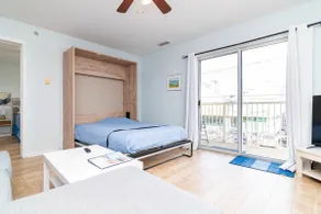 Coastal 1 Bed Sleeps 4 With Private Balcony - Image 4