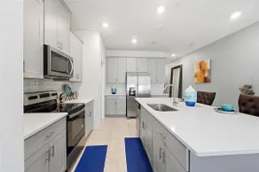 Gorgeous Kissimmee Townhouse Near Theme Parks! - Image 2