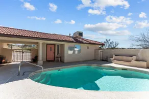 Ropers welcome, corrals/pool/sleeps 8/in town - Image 4