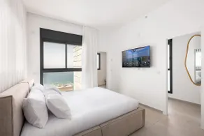 Luxury 5BR Penthouse | Balcony w/Jacuzzi | Mamad - Image 3
