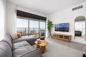 Luxury 5BR Penthouse | Balcony w/Jacuzzi | Mamad - Image 2