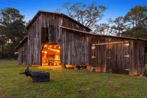 Firefly Farms | Private Lake, Hot Tub & Game Barn - Image 3