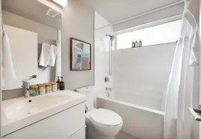 Eco-Friendly 3BR Retreat w, UW & Hospital - Image 5
