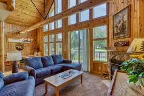 Bright Cabin with Shared Pool, Hot Tub & Resort Am - Image 5