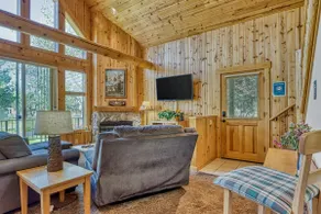 Bright Cabin with Shared Pool, Hot Tub & Resort Am - Image 3