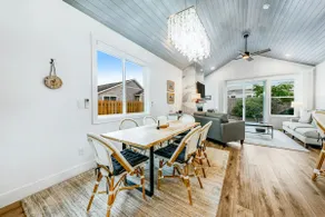 Dog-friendly home near the ocean with a fireplace, - Image 5