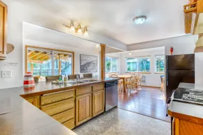 Dog-Friendly Home with Wood-Burning Fireplace and - Image 2