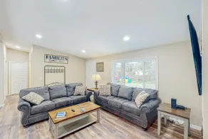 Modern, spacious home near the bay with grill, was - Image 3