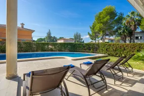Villa com piscina privada a pé da praia, bares e restaurantes - Image 3