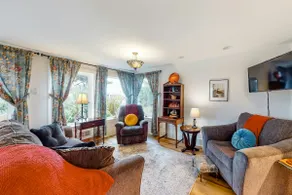 Dog-Friendly Getaway with Outdoor Firepit & Balcon - Image 3