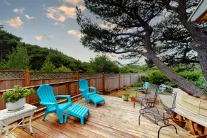 Dog-Friendly Getaway with Outdoor Firepit & Balcon - Image 2