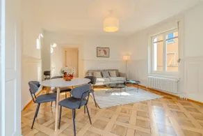 North Suite · Bright 4-Room Flat + Free Parking - Image 3