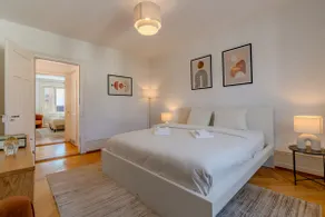 North Suite · Bright 4-Room Flat + Free Parking - Image 4