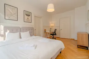 North Suite · Bright 4-Room Flat + Free Parking - Image 5