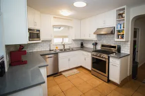 Perfect Home Base | Walk to Downtown | Sleeps 11! - Image 4