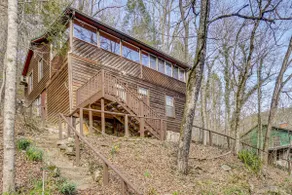 Private Hot Tub! Hillside Smokies Base Camp - Image 4