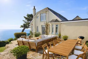 Spacious Home Panoramic Sea Views & Large Garden - Image 2