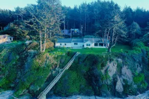 Coastal Escape w/ Beach Access by Lighthouse - Image 5