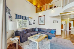 Family-friendly, lakefront getaway with a gas fire - Image 5