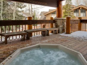 Large freestanding home with hot tub & WiFi - walk to ski access - Image 3
