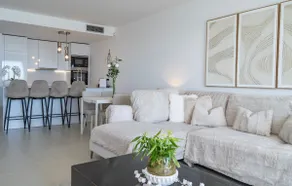 Modern 2 Bedroom Apartment with Panoramic Sea Views - Image 3