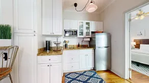 SoFi Villa #4, 1 Bedrm, Kitchen, FREE Parking - Image 3