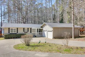 Lakefront Guntersville Base: Boat Parking & Power! - Image 4