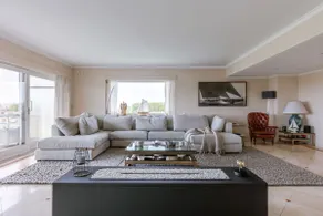 Waterfront retreat w/ pool & balcony - Image 2