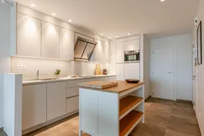 Seaside apartment w/ garden views & BBQ - Image 5