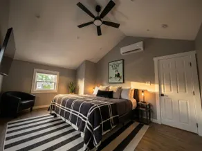 Sleek Modern Villa - Centrally Located - Image 2