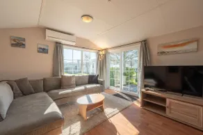 Charming Coastal Holiday Home - Image 5
