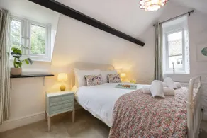 Cosy 2 Bed Cotswold Stone Cottage in Cirencester - Image 3