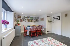 Cosy 2 Bed Cotswold Stone Cottage in Cirencester - Image 2