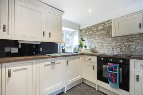 Cosy 2 Bed Cotswold Stone Cottage in Cirencester - Image 5