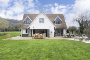 Stunning Detached Countryside Home in Cheltenham - Image 3