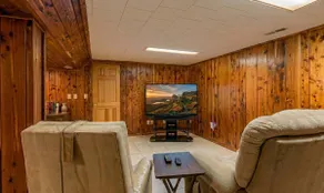 White River Escape with BBQ & Private Backyard - Image 2