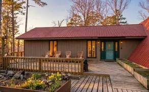 White River Escape with BBQ & Private Backyard - Image 3