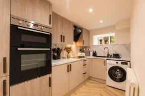Luxe 2BR Cottage Near Edinburgh with Hot Tub - Sleeps 6 - Free Parking - Wi-Fi - Image 5
