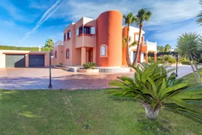 Villa i Ibiza Town med 12 sovepladser med privat pool, haver og udsigt over Ibiza - Image 3